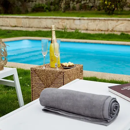 In With Private Pool & Mountain Views Padrón